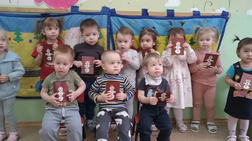 Веселые снеговики