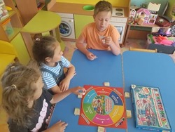 Правила дорожного движения. 100 вопросов для почемучек